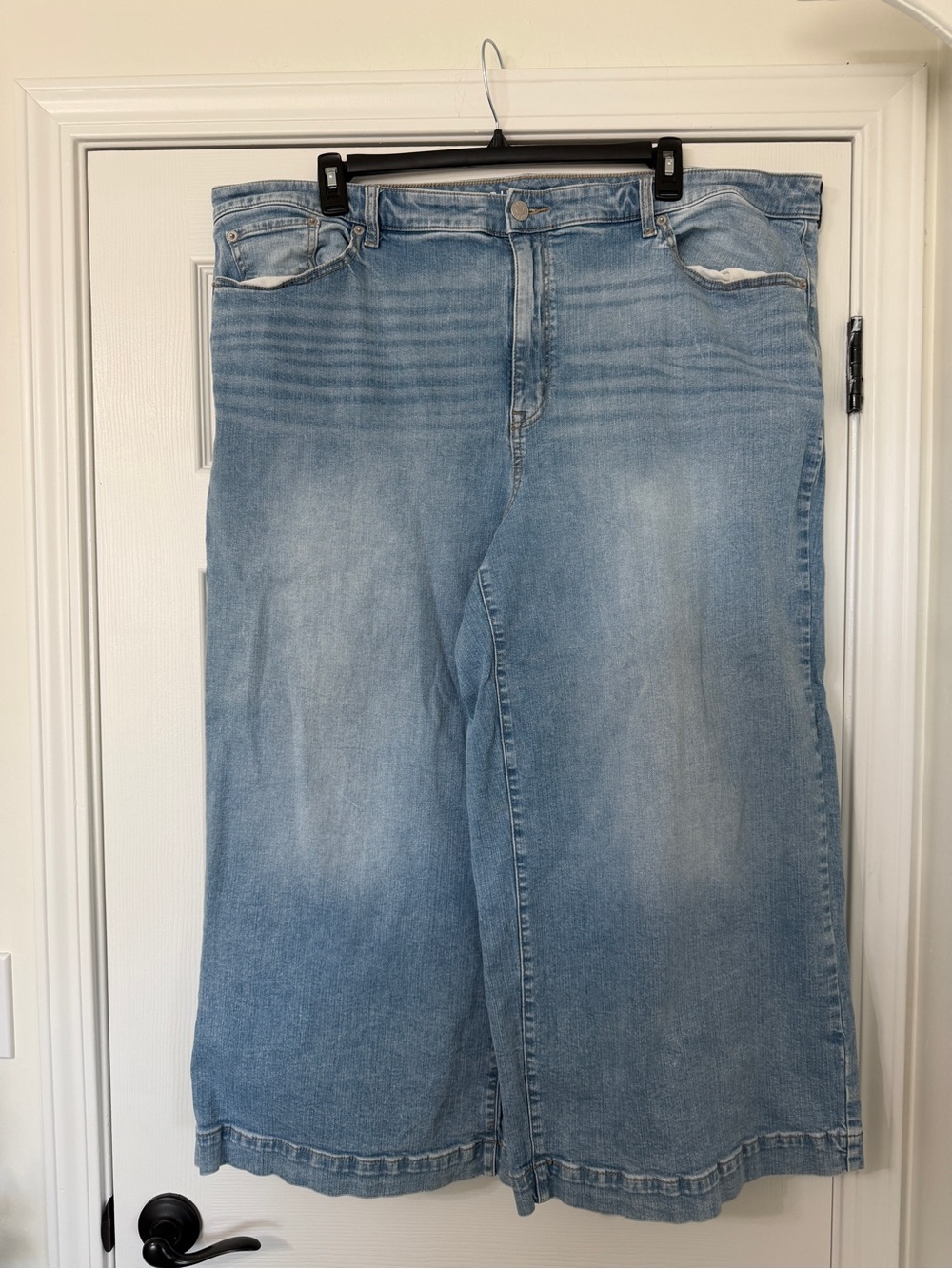 Torrid Sz 24 High Rise Wide Leg Ankle Crop Jeans Light Wash